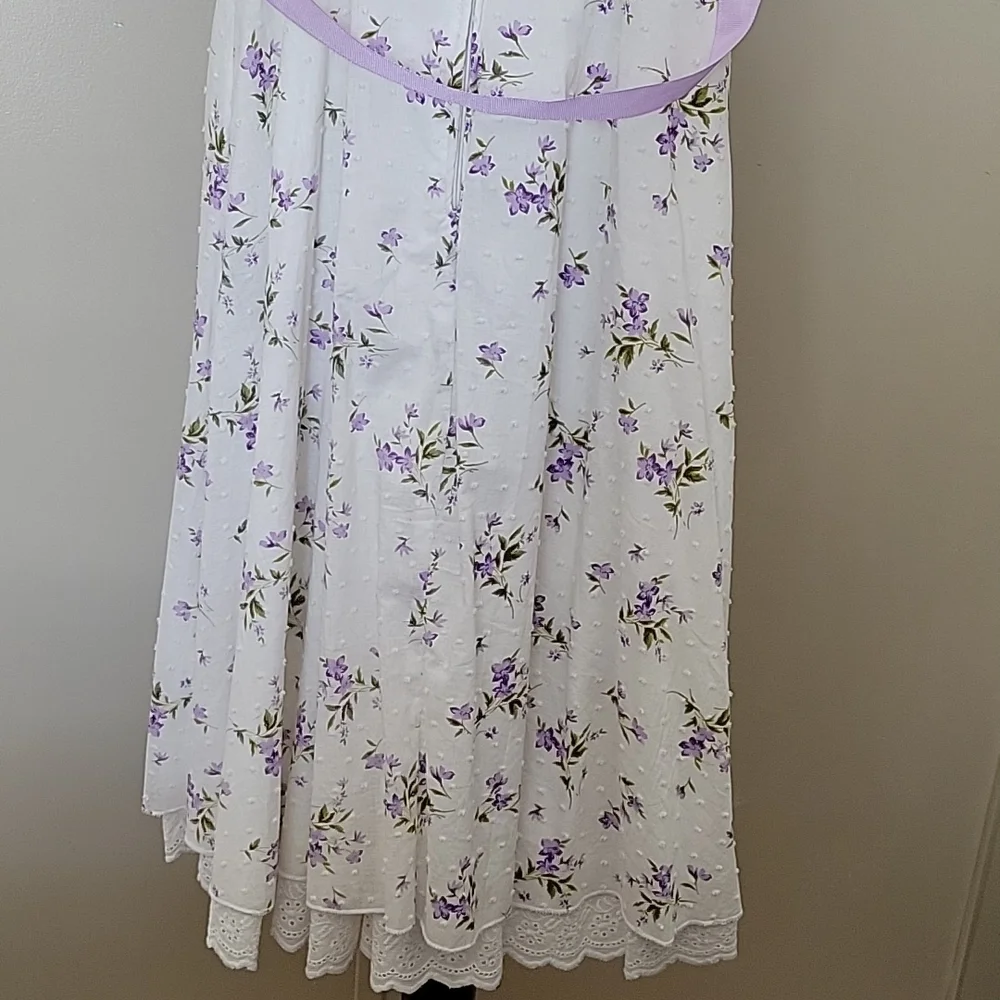 Dainty Floral Dress - Picture 7 of 7